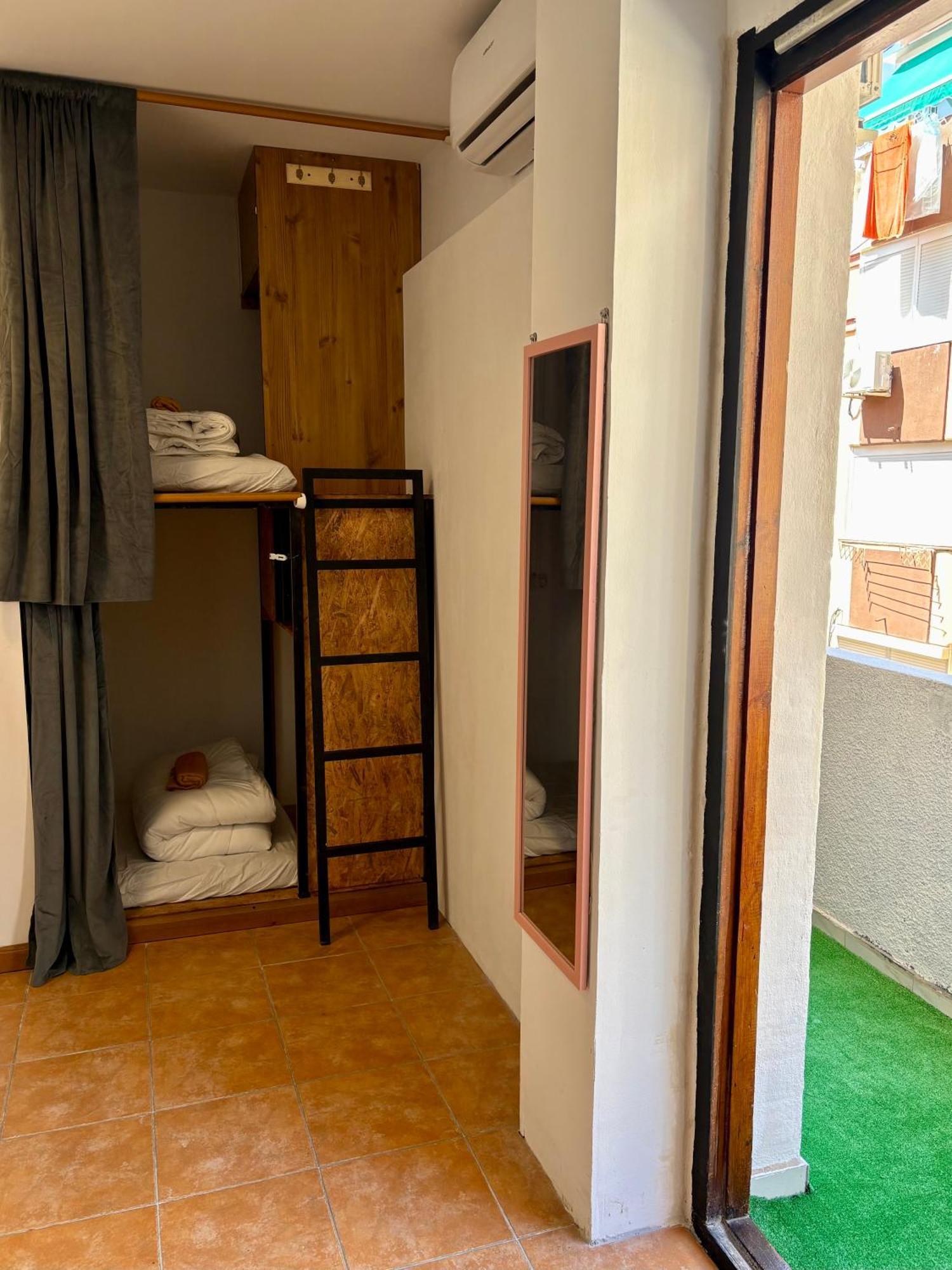 Spanglish Hostel Бенидорм Экстерьер фото