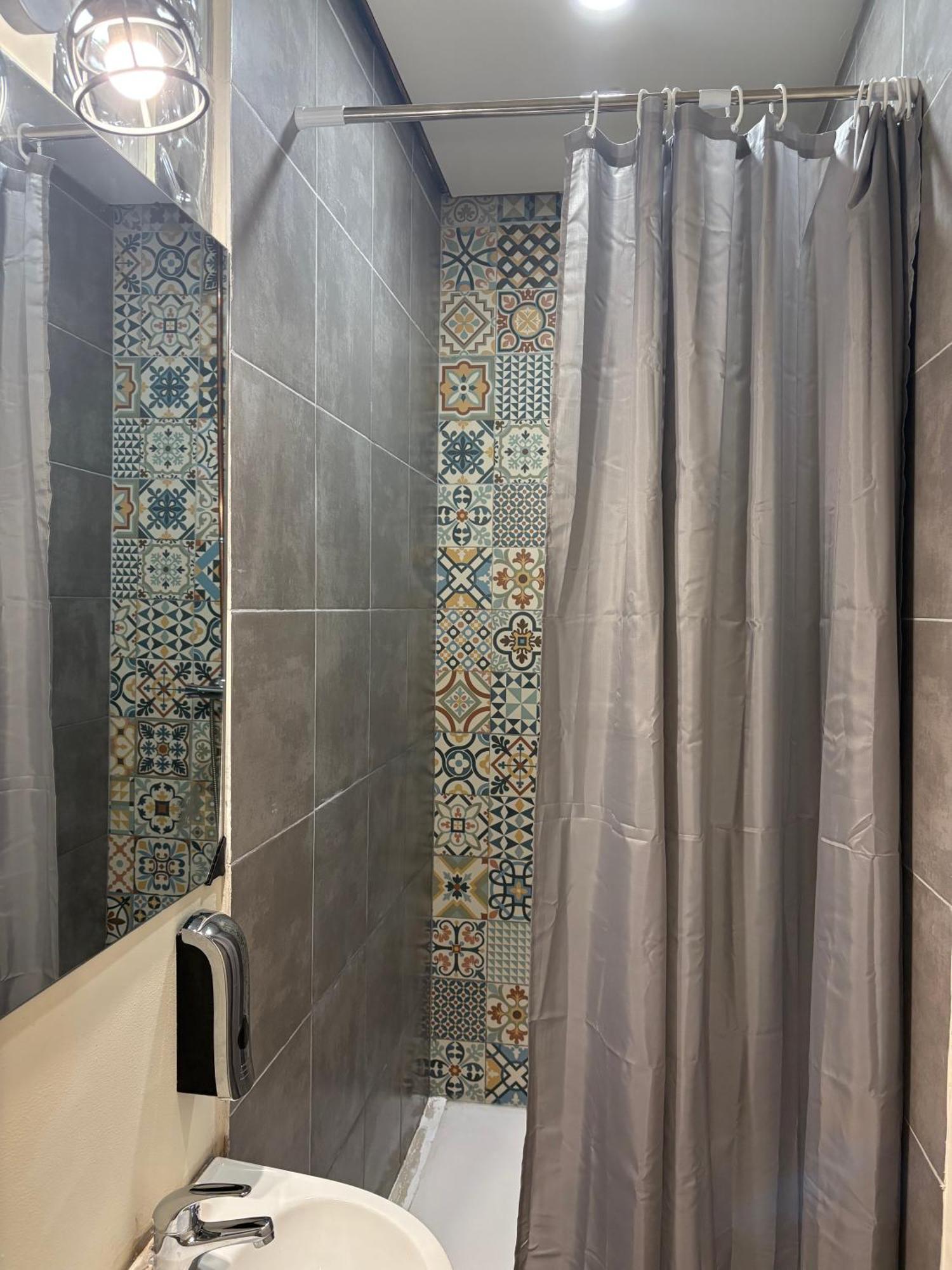 Spanglish Hostel Бенидорм Экстерьер фото