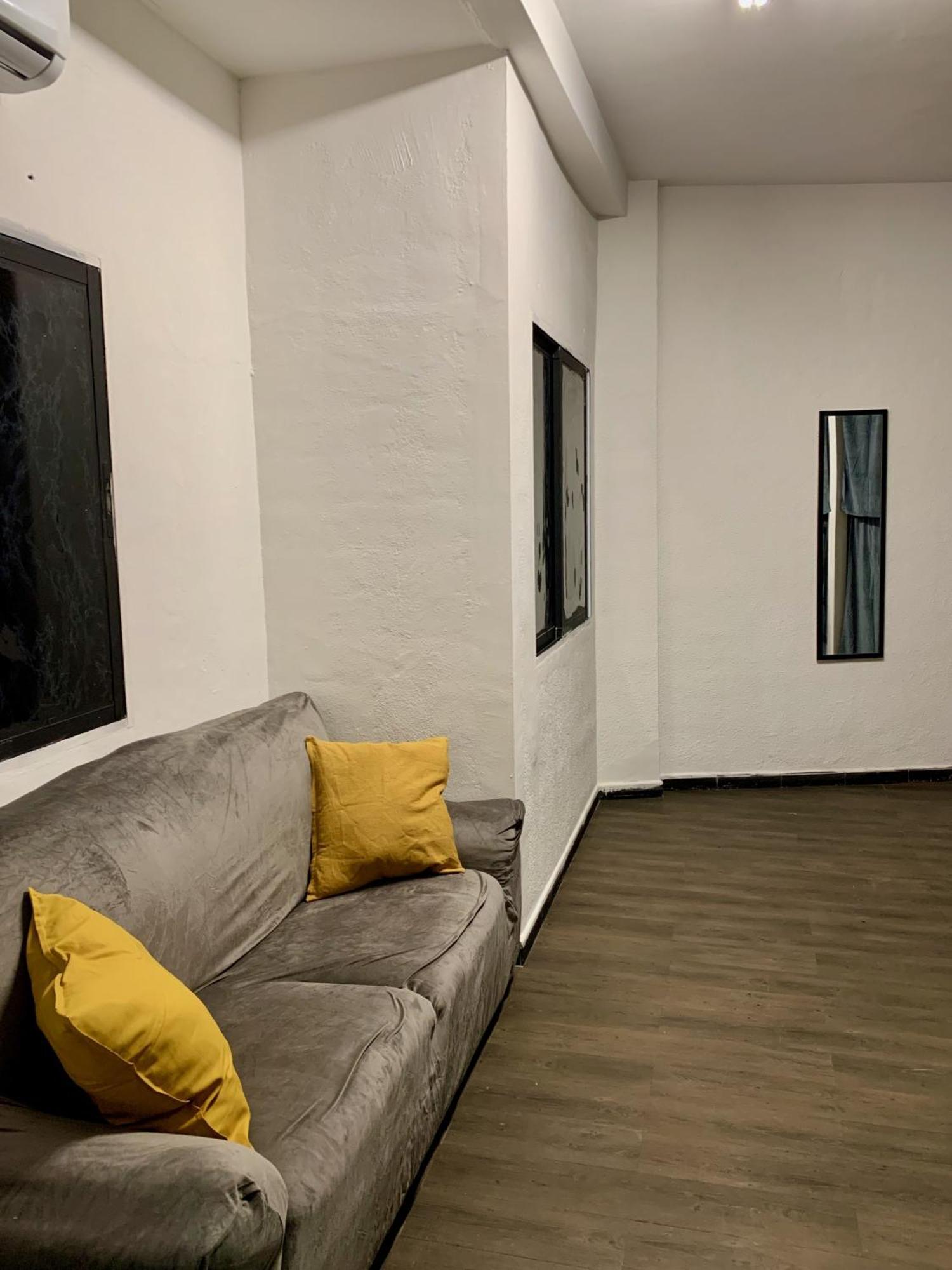 Spanglish Hostel Бенидорм Экстерьер фото